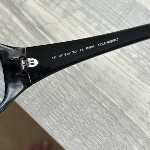Fendi sunglasses - Picture 2 of 4